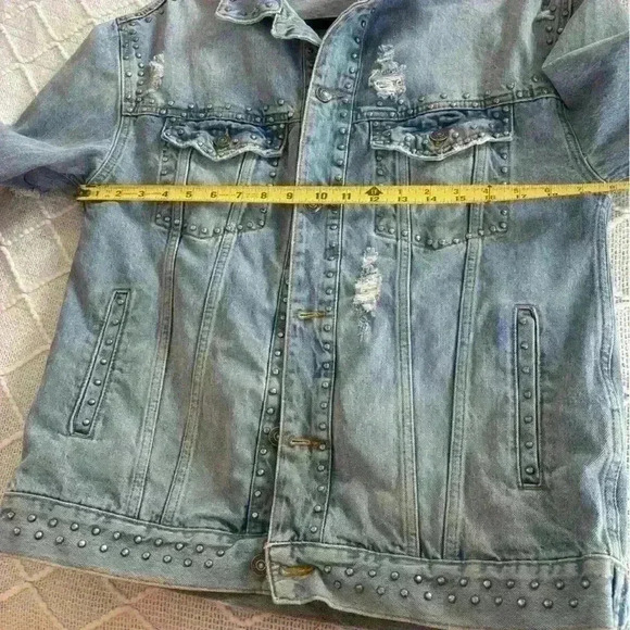 Free People Women’s Oversized Distressed Denim Jacket. Size small. - Picture 3 of 9